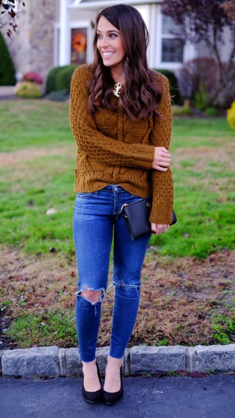 cable knit sweater with royal blue ripped skinny jeans