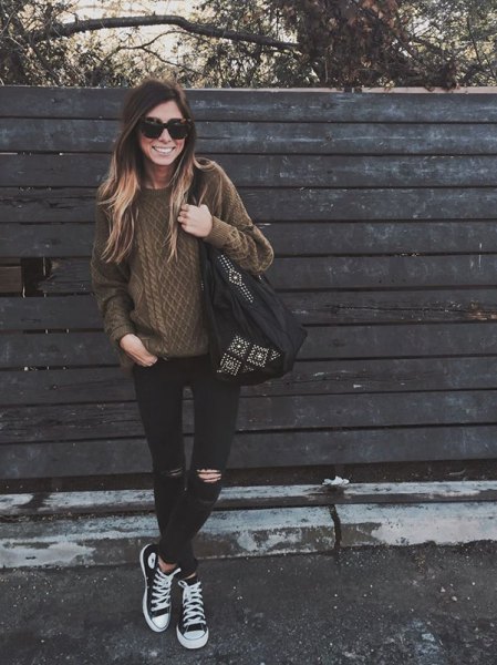brown cable knit sweater with black and white converse