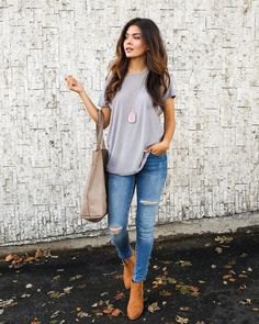 gray oversized t-shirt with light blue skinny jeans and camel boots
