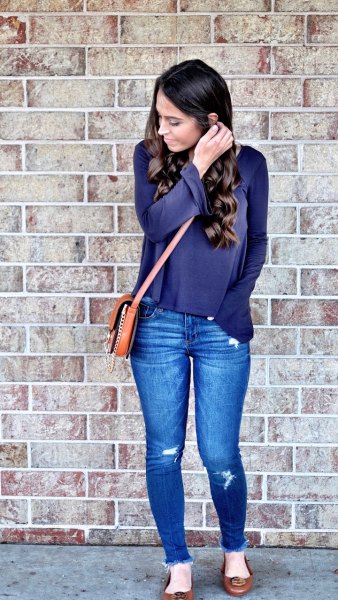 navy blue long sleeve tee with blue skinny jeans