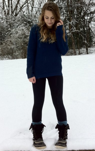 navy sweater with black leggings and snow boots