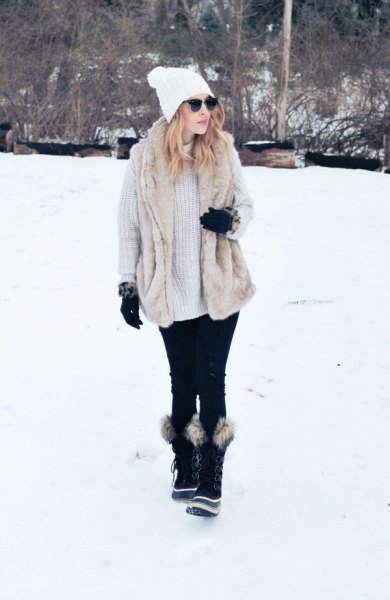 light gray ribbed chunky sweater dress with black faux fur snow boots