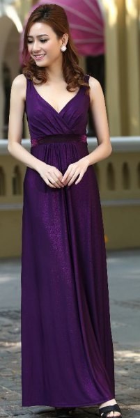 dark purple deep maxi dress in v-neck with black heels with open toe