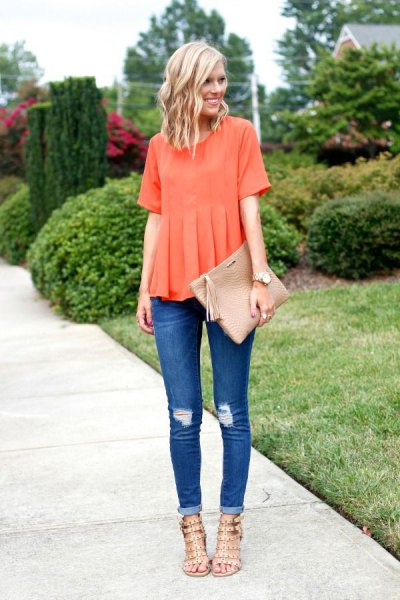 short sleeved pleated shirt with cuffed skinny jeans