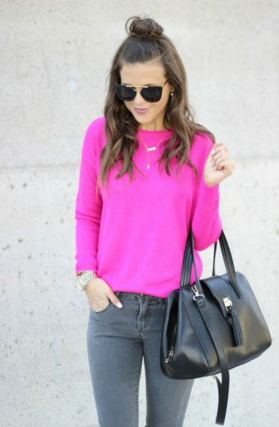 warm pink sweater with gray skinny jeans