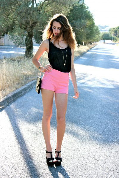 black top with mini high waist shorts and black sandals
