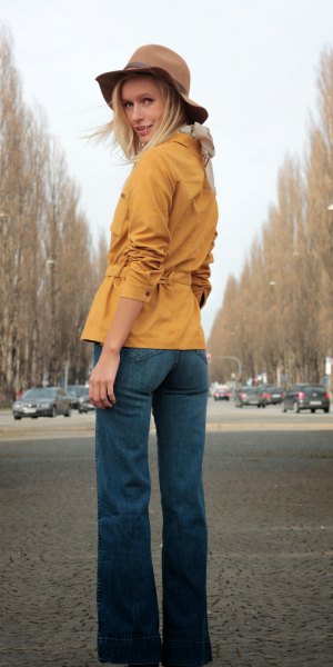 mustard yellow belt suede shirt with blue puffed jeans