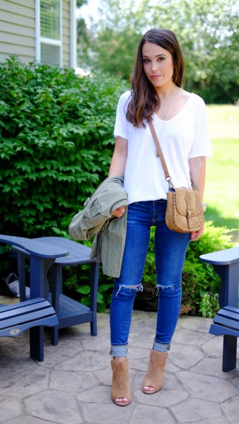 white chiffon tee with blue jeans and camel boots