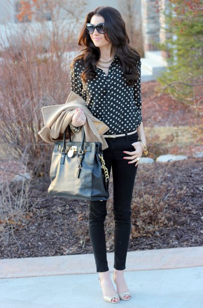 black and white polka dot blouse with skinny jeans