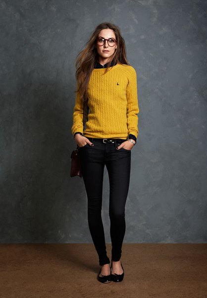 yellow torn sweater with black shirt and skinny jeans
