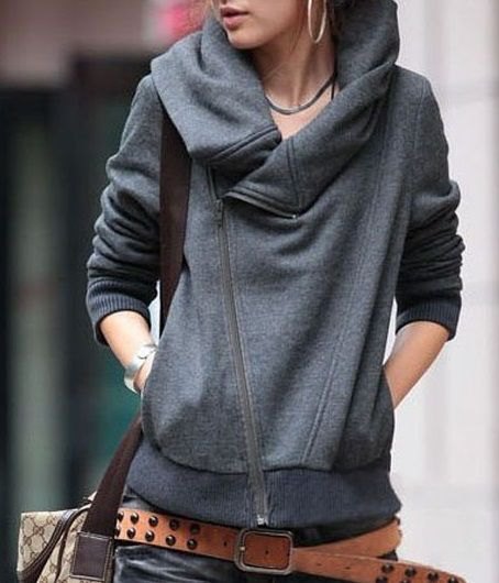 gray hooded cardigan with cabbage neck with jeans and double belt