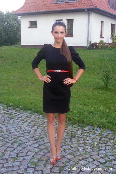 black dress in knee length with three quarter arms