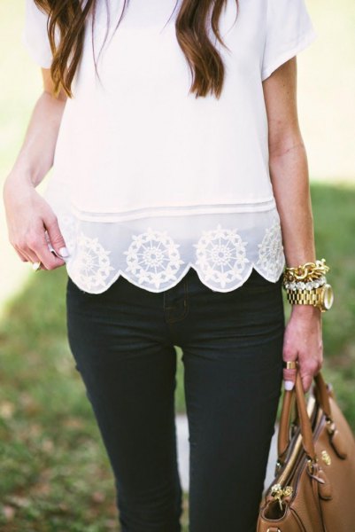 white lace, combed cuffs shirt with black skinny jeans