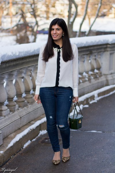 white and black chiffon scalloped shirt with dark blue skinny jeans