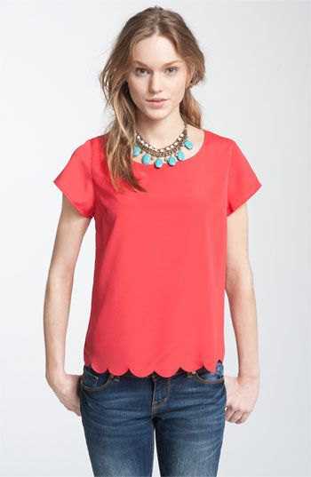 red peeled short-sleeved shirt with blue skinny jeans