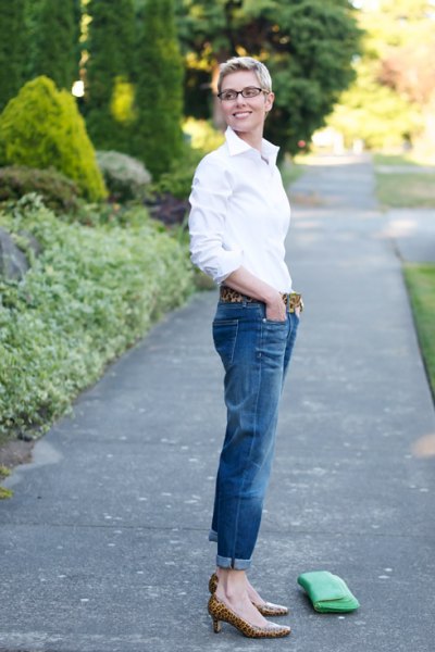 white button up shirt with cuffed jeans and kitten heels