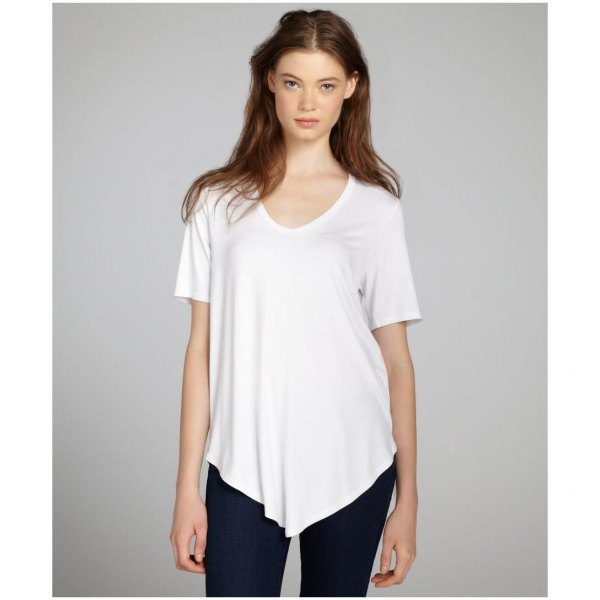 white asymmetrical t-shirt with black skinny jeans