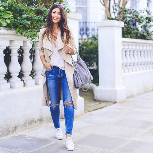 beige trench coat with ripped jeans and sneakers