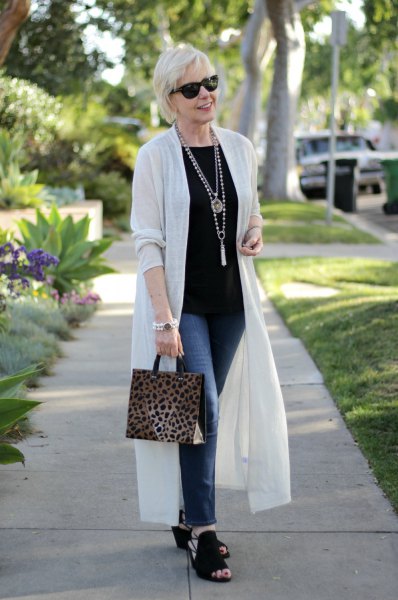 white duster shirt with black t-shirt and slim jeans