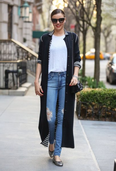 black maxi duster shirt with blue ripped jeans
