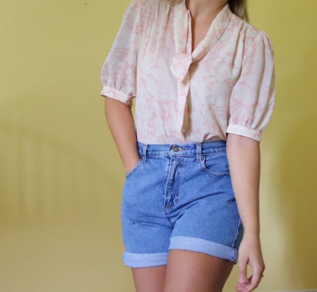 pink pink puff sleeves with jeans in high waist