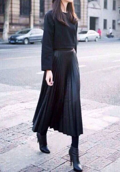 black comfortable sweater with maxi pleated skirt