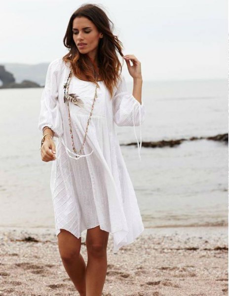 white long-sleeved scoop neck mini-dress in cotton