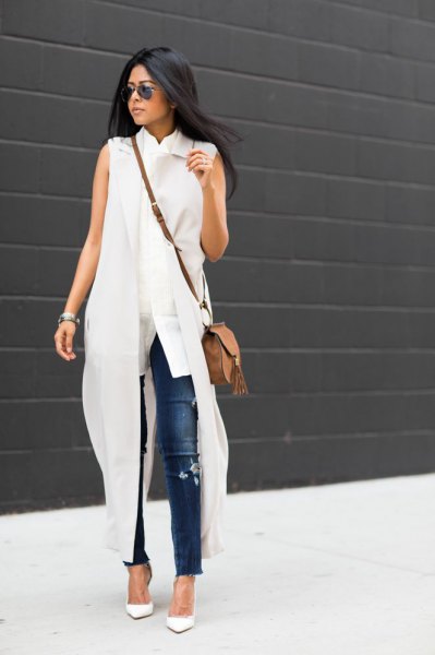 white maxi trench coat with ripped skinny jeans