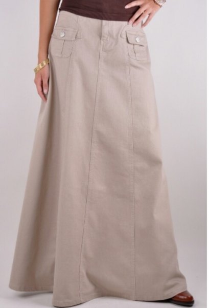light gray lightweight khaki skirt with black tee