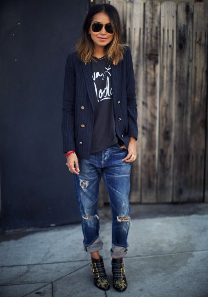 black print tee and ripped blue boyfriend jeans