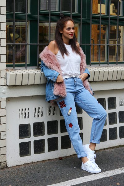 blue denim jacket with gray fur line and mom jeans