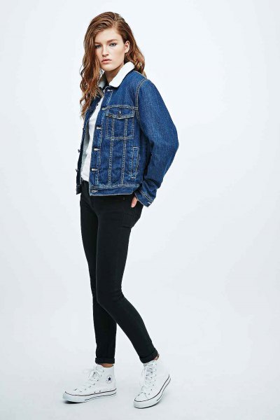 blue denim jacket with white tee and black skinny jeans