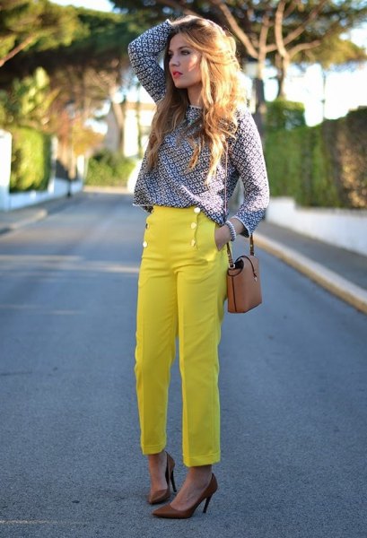 patterned teal shirt with yellow jeans