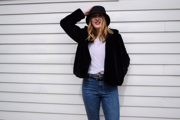 black felt hat with wool blazer and tied white tee