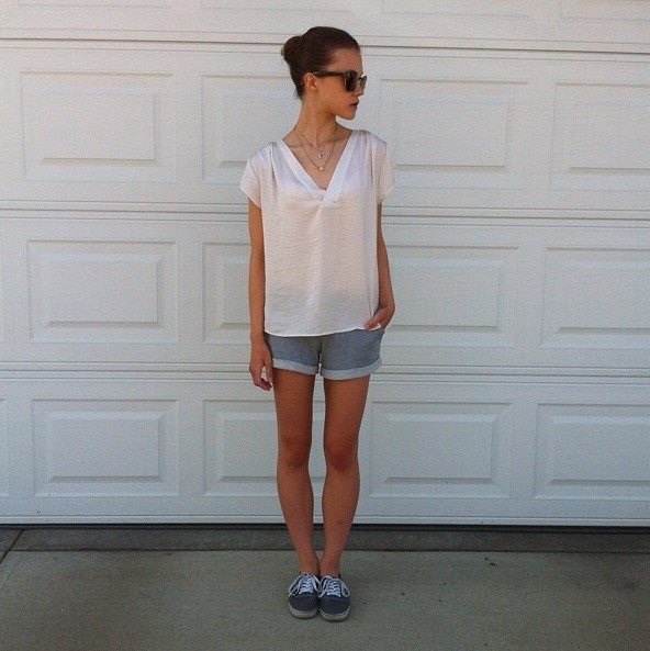white oversized v-neck tee gray cuffed joggers shorts
