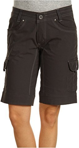 gray t-shirt black long load shorts