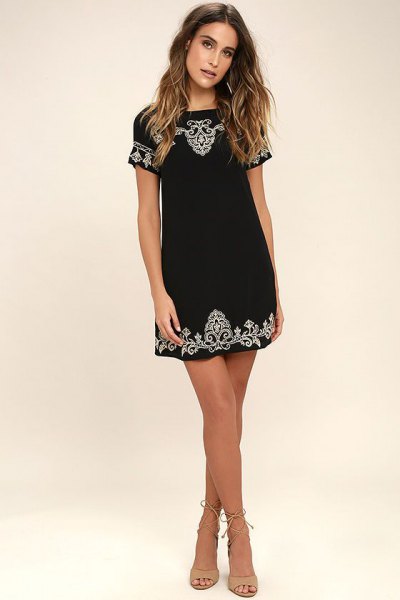 black tribal pattern embroidered short sleeve dress with short sleeve