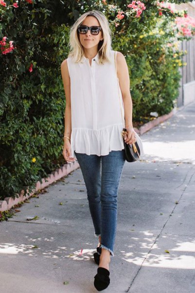white sleeveless ruffle blouse cropped skinny jeans