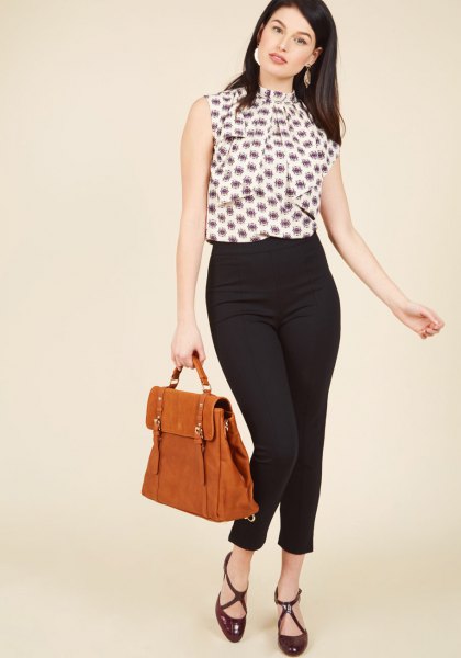 black and white printed sleeveless blouse with pants