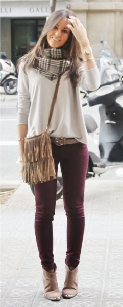 white casual fit sweater burgundy skinny jeans