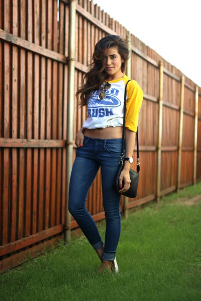 yellow and white cropped baseball tee skinny jeans
