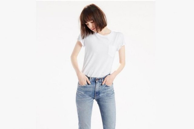 white pocket t shirt blue washed skinny jeans