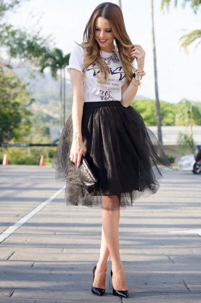 white print tee black mini tulle skirt