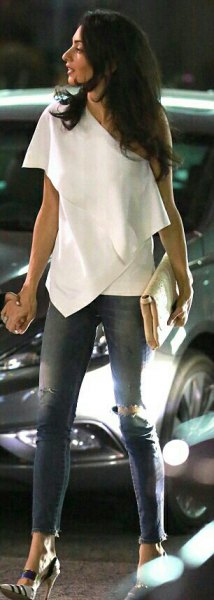 a shoulder-white draped top ripped skinny jeans