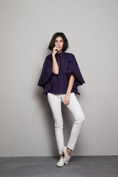 navy blue batwing shirt white skinny jeans