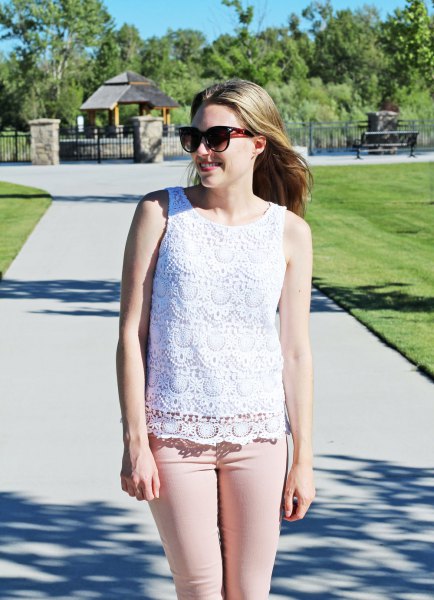 white crocheted sleeveless top pink skinny jeans