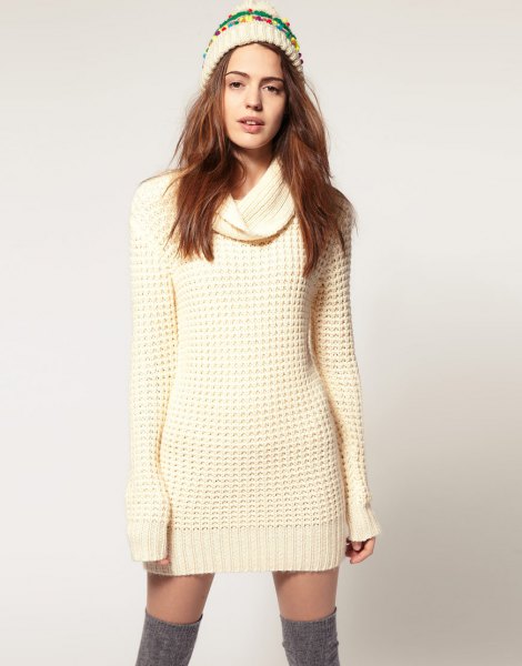 white knitted sweater with white neck