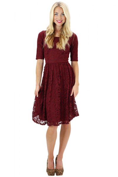 half-heated fit and flared knee-length lace dress