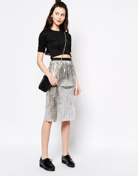 black cropped t-shirt with high waist in silver metallic skirt