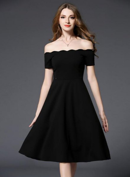 scallop at the bottom of the black dress of the shoulders